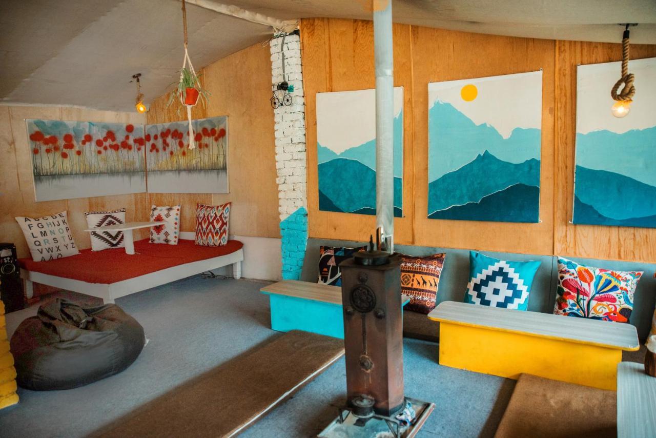 Young Monk Hostel & Cafe Old Manali Esterno foto