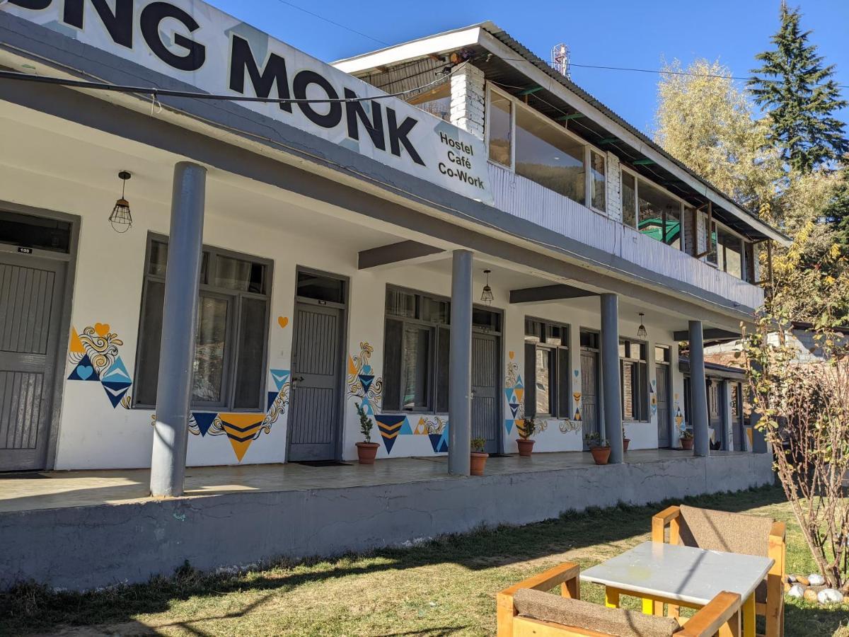 Young Monk Hostel & Cafe Old Manali Esterno foto