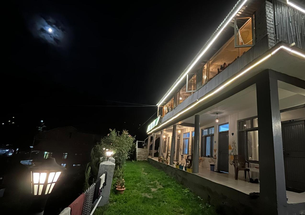 Young Monk Hostel & Cafe Old Manali Esterno foto